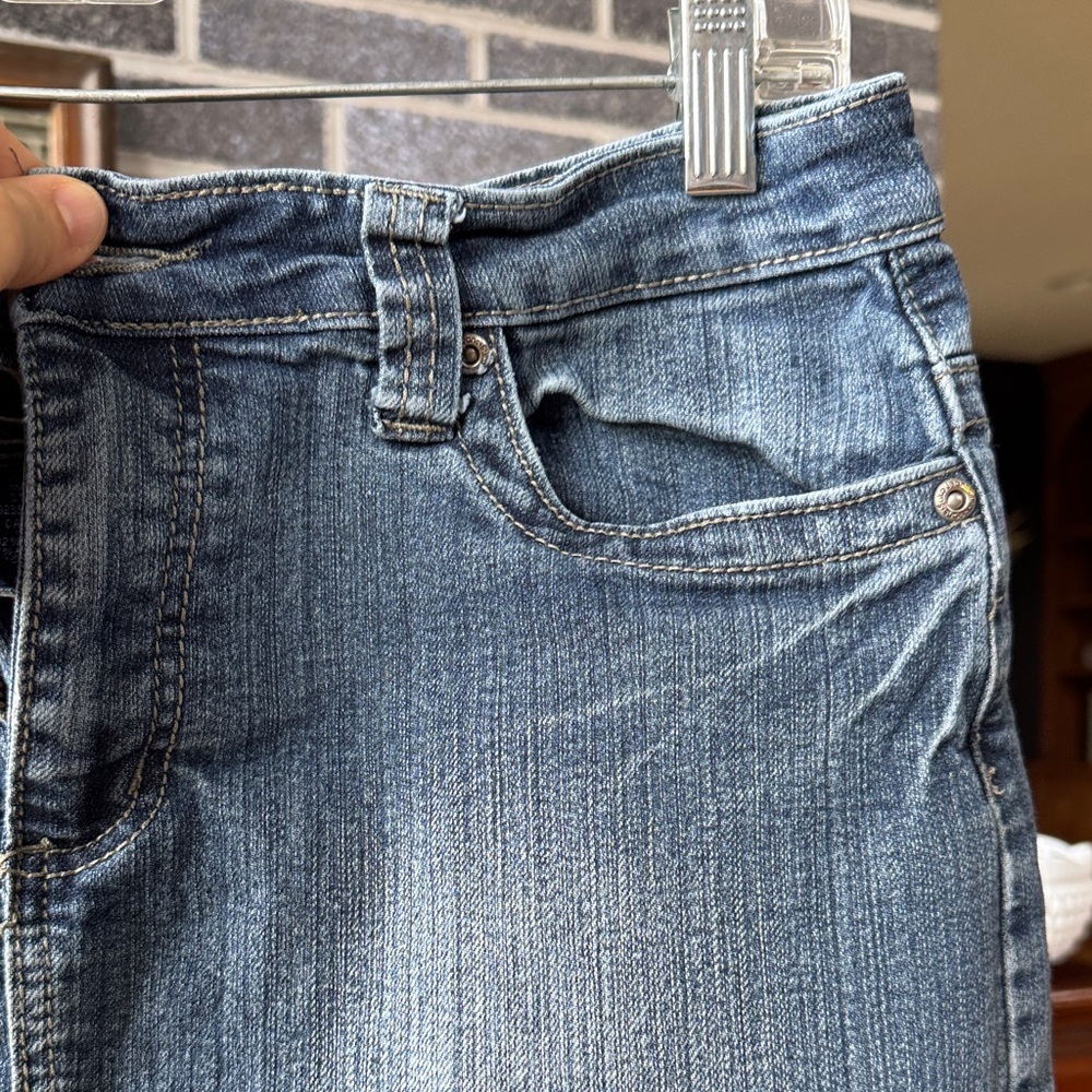 Knee length Classic Blue Denim Skirt, super comfy size 8 - Picture 2 of 6